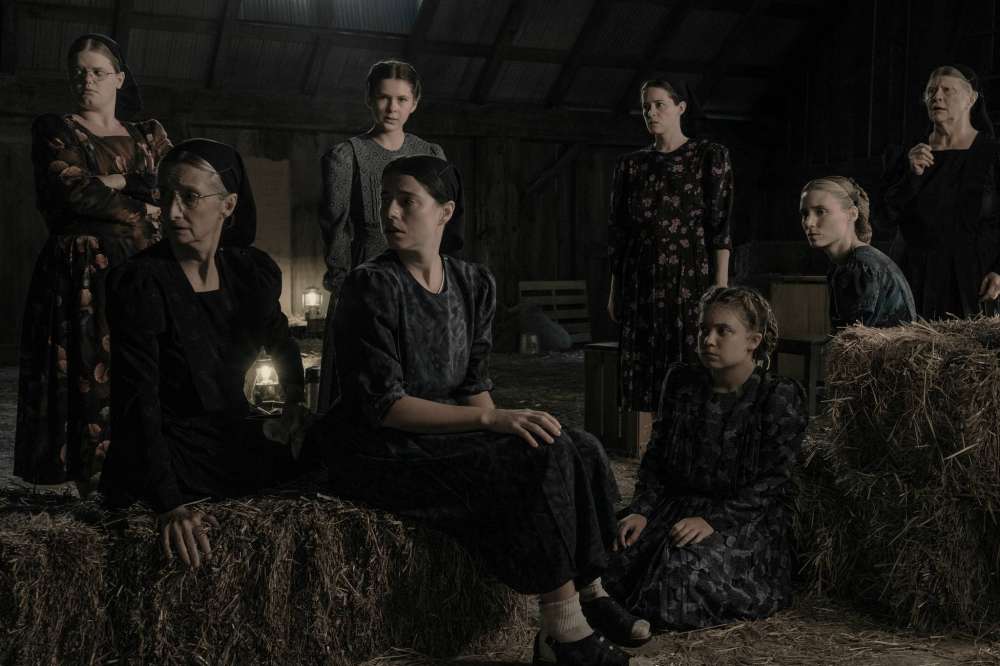 WT_07885-07899_RCC5
(l-r.) Michelle McLeod stars as Mejal, Sheila McCarthy as Greta,
Liv McNeil as Neitje, Jessie Buckley as Mariche, Claire Foy as Salome, Kate Hallett as Autje, Rooney Mara as Ona ...